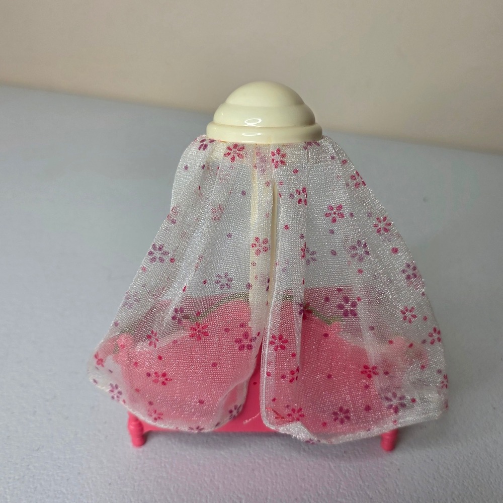 Vintage Fisher-Price Loving Family Dollhouse Canopy Bed and Girl Figure Set - Picture 3 of 5